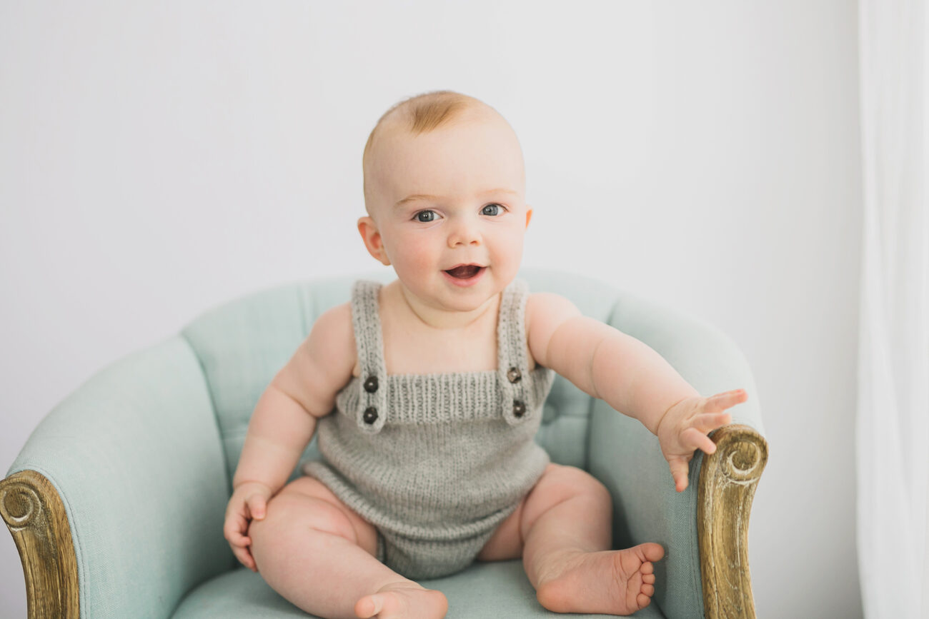 sitter session detail shot, baby rolls and wrinkles, timeless baby photography